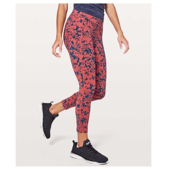 Lululemon High Rise Efflorescent Dark Canyon Onyx Blue Final Lap Crop - Picture 10 of 12